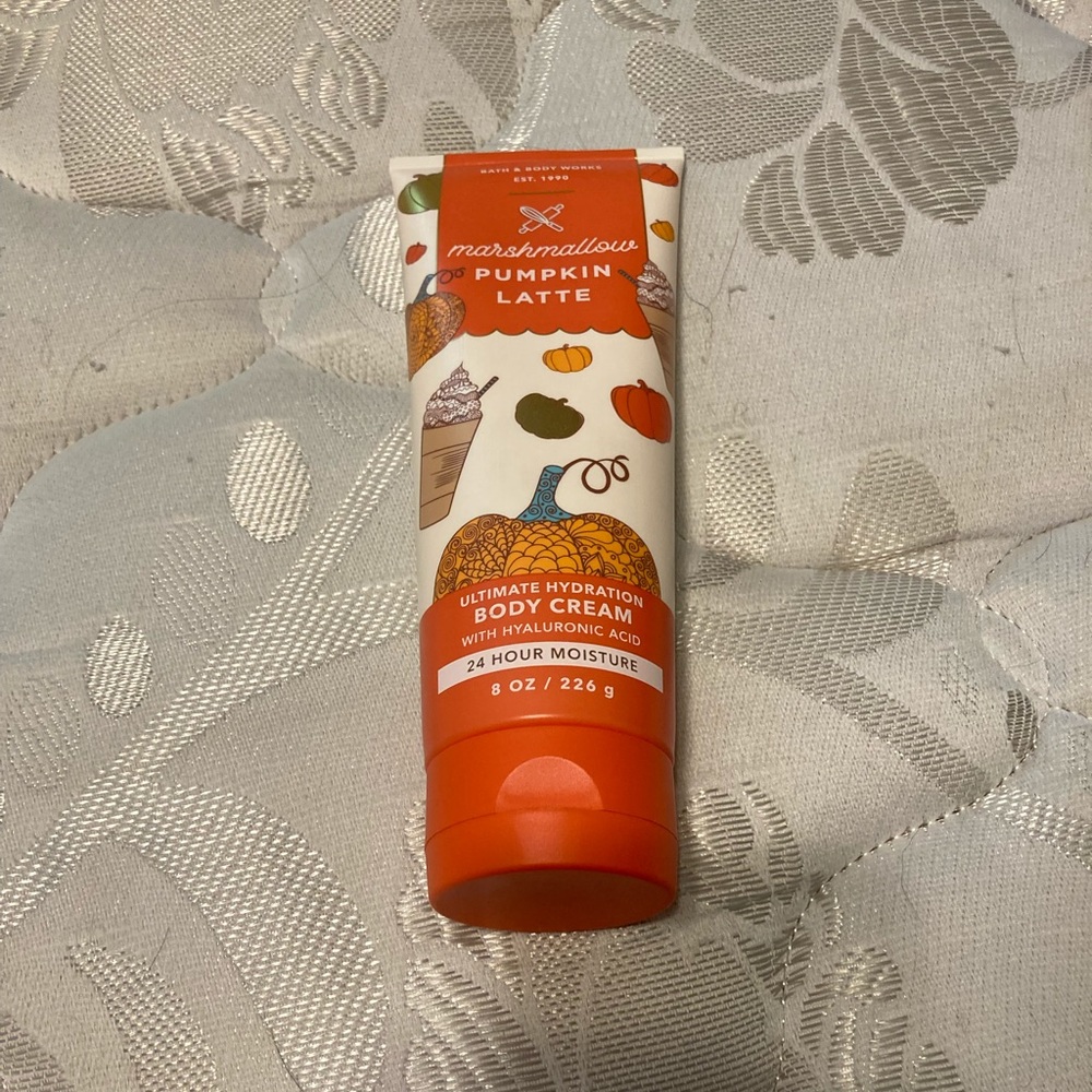 Marshmallow pumpkin latte body cream